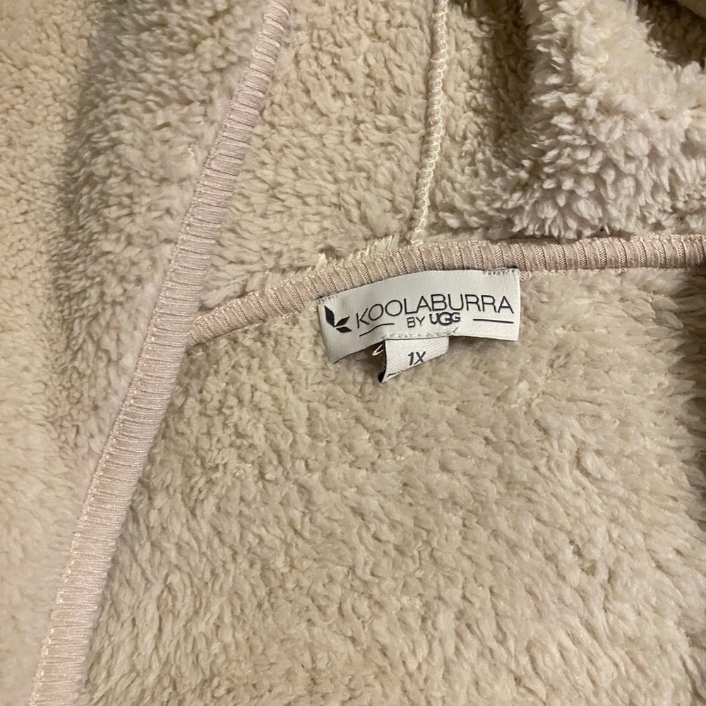 UGG Pull Over